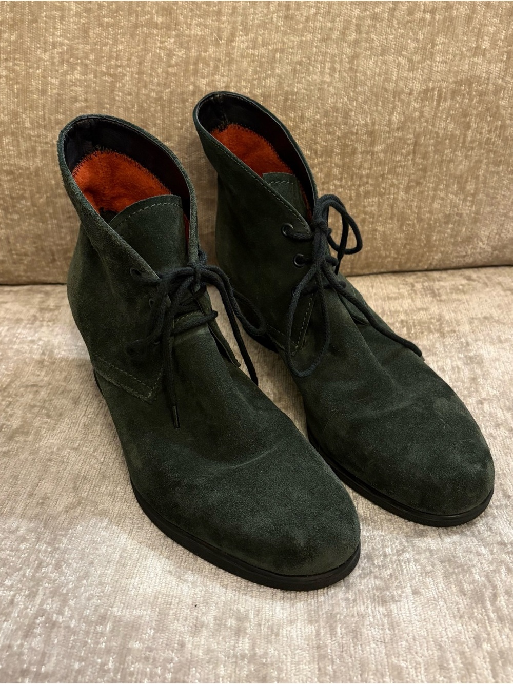 The FLEXX brand Dark Green Suede Lace-Up Ankle Boots
0611
